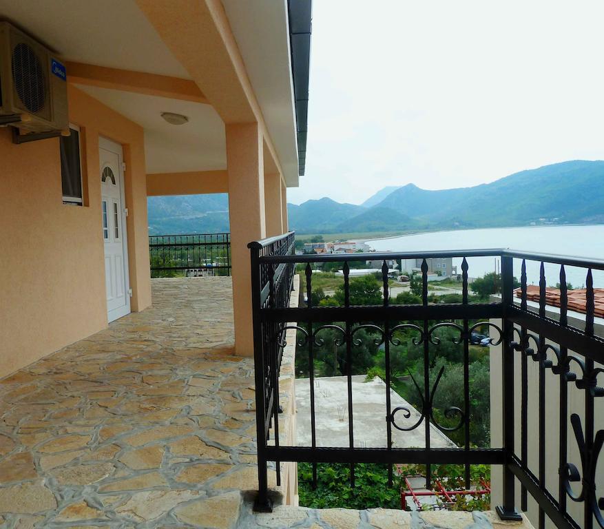 بودغوريتْسا Apartments Papillon الغرفة الصورة