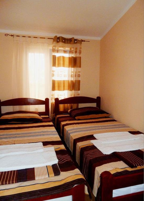 بودغوريتْسا Apartments Papillon الغرفة الصورة